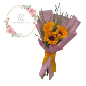 WhatsApp Image 2025-10-08 at 11.02.16 PM (1) Ramo 3 girasoles con follaje