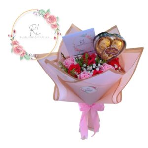 WhatsApp Image 2025-10-08 at 11.02.16 PM (4) Ramo 10 rosas eternas con bombones