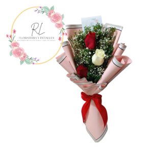 Ramo 3 rosas follaje e iluminación