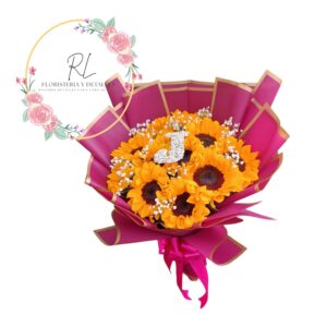 WhatsApp Image 2026-05-28 at 1.25.23 PM DELICADO RAMO DE GIRASOLES CON LETRA INICIAL