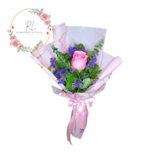 WhatsApp Image 2026-08-17 at 00.08.43 Hermosa rosa arreglada con eucalipto y estate